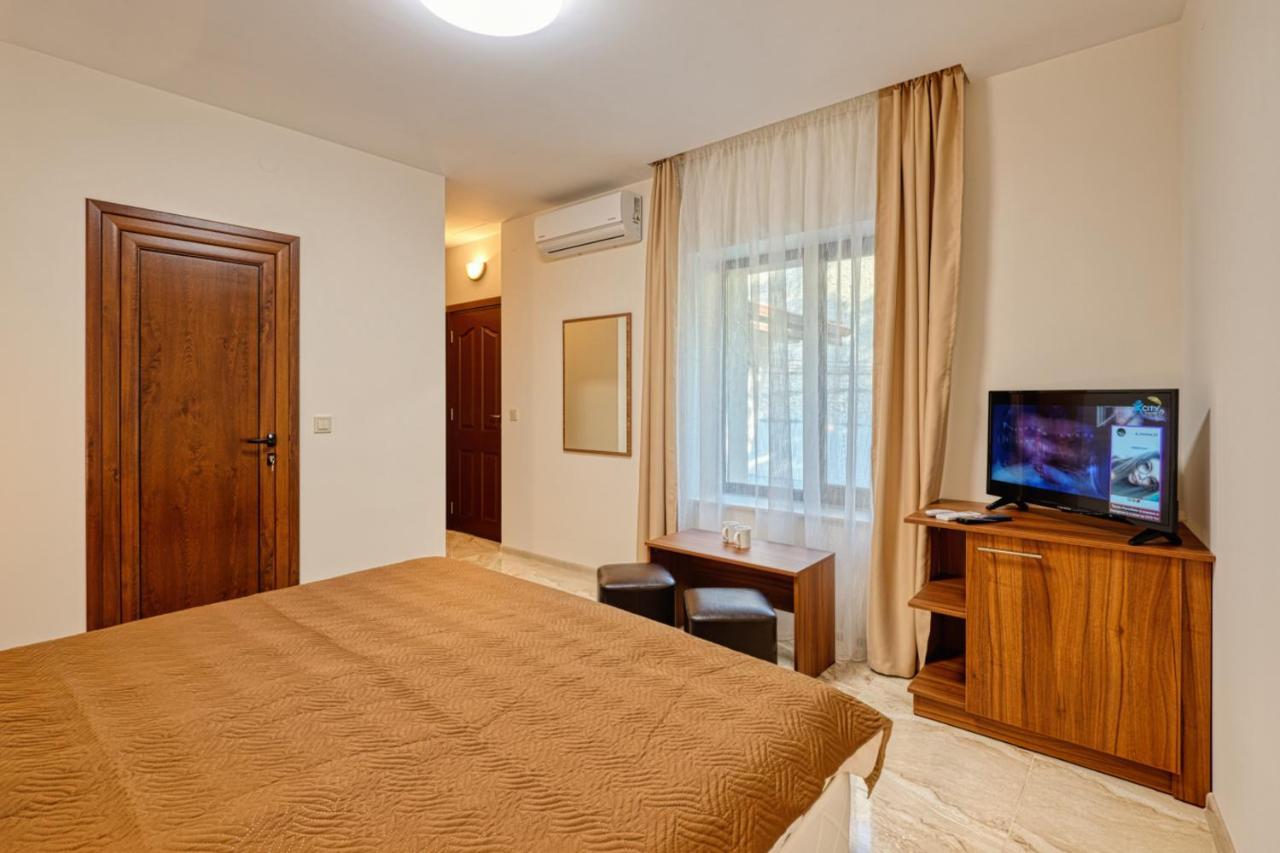 Къща За Гости Relax Hisarea Exterior foto